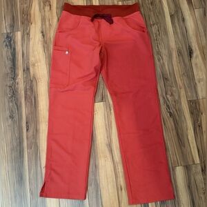 🩺🏥🌅 FIGS Kade Cargo Scrub Pants – Size M, Cayenne (Burnt Orange Coral)